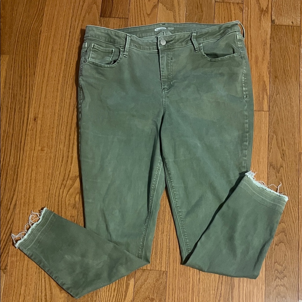 Old Navy Women's Cropped Jeans in Olive